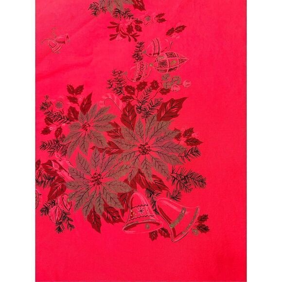 VINTAGE red cotton Christmas poinsettia tablecloth - Picture 2 of 10